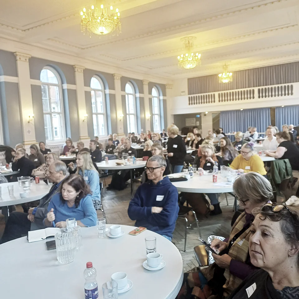 Deltagere på Nordic Freelance Seminar i festsalen i KFUM og K's bygning i København
