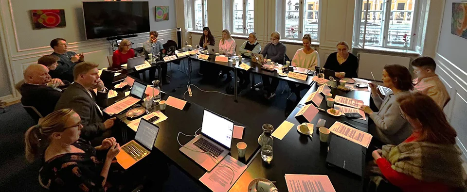 Mødebord med deltagere ved Nordisk Topmøde 2025