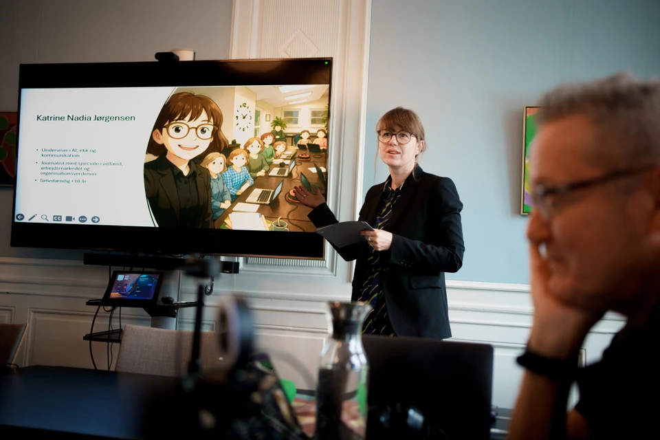 Katrine Nadia Jørgensen underviser