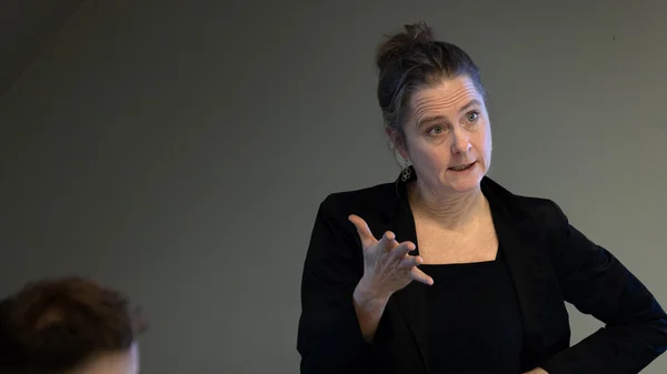 Journalist Line Vaaben holder oplæg