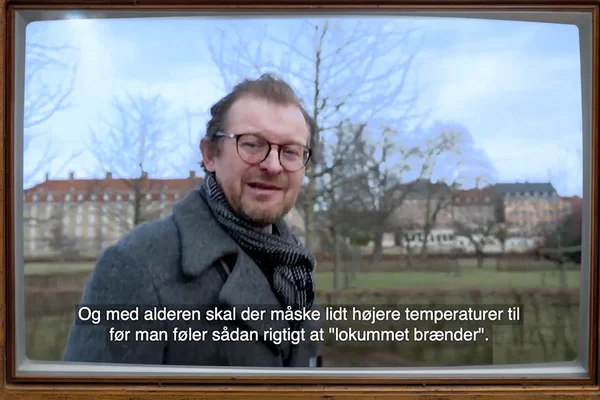 Billede af tv der viser Sebastian Dorset på en skærm